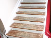 Alte Treppe - bereit für die Renovierung !